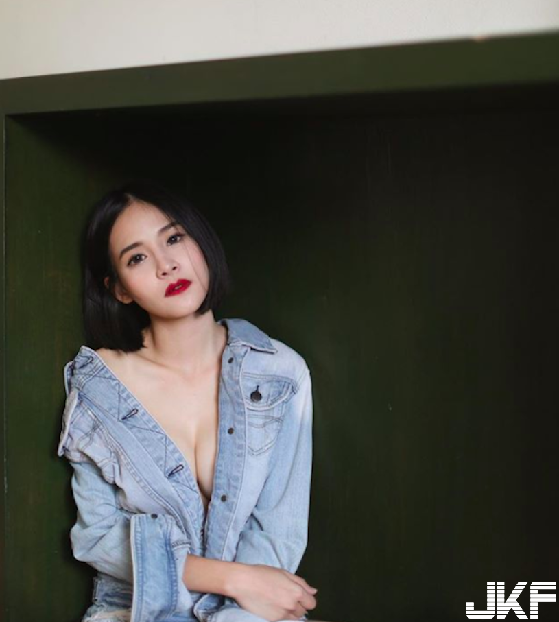 這胸太危險！「短髮大奶妹」94愛細肩爆乳！胸前「圓圓滿滿」誘人大蘋果好想咬一口！