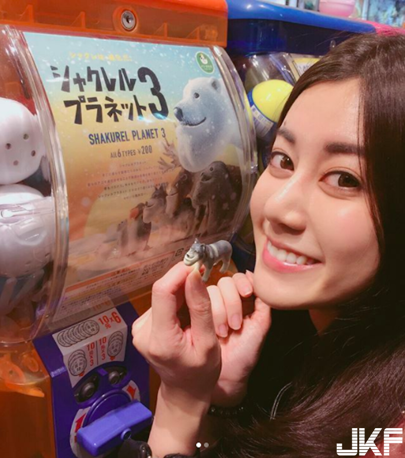 天菜級「極品正妹」出沒！低胸上衣露出「雪白雙峰」！比基尼照更是兇猛無法擋啊！