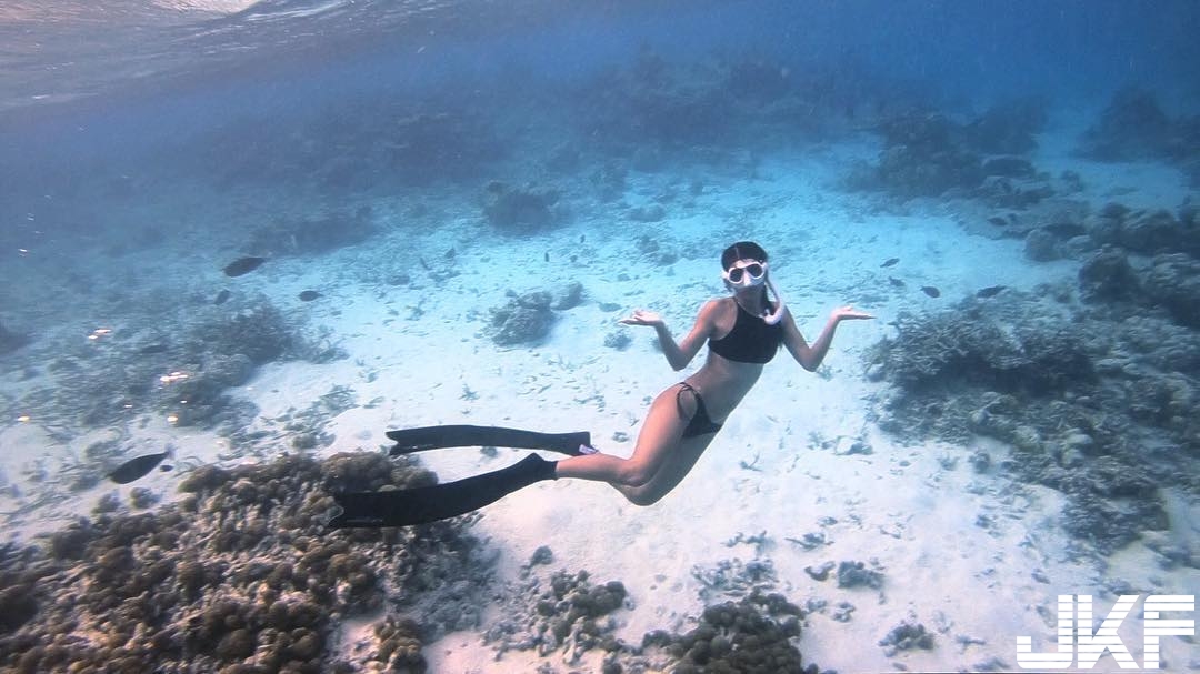 性感身材加上最美微笑！「台藝大美人魚」熱愛潛水，大海中的完美焦點！