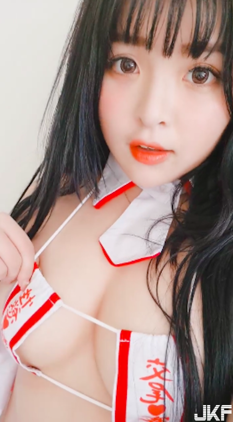 超童顏巫女「爆乳施法」了！「巨乳魅力無法擋」大到蹦出！