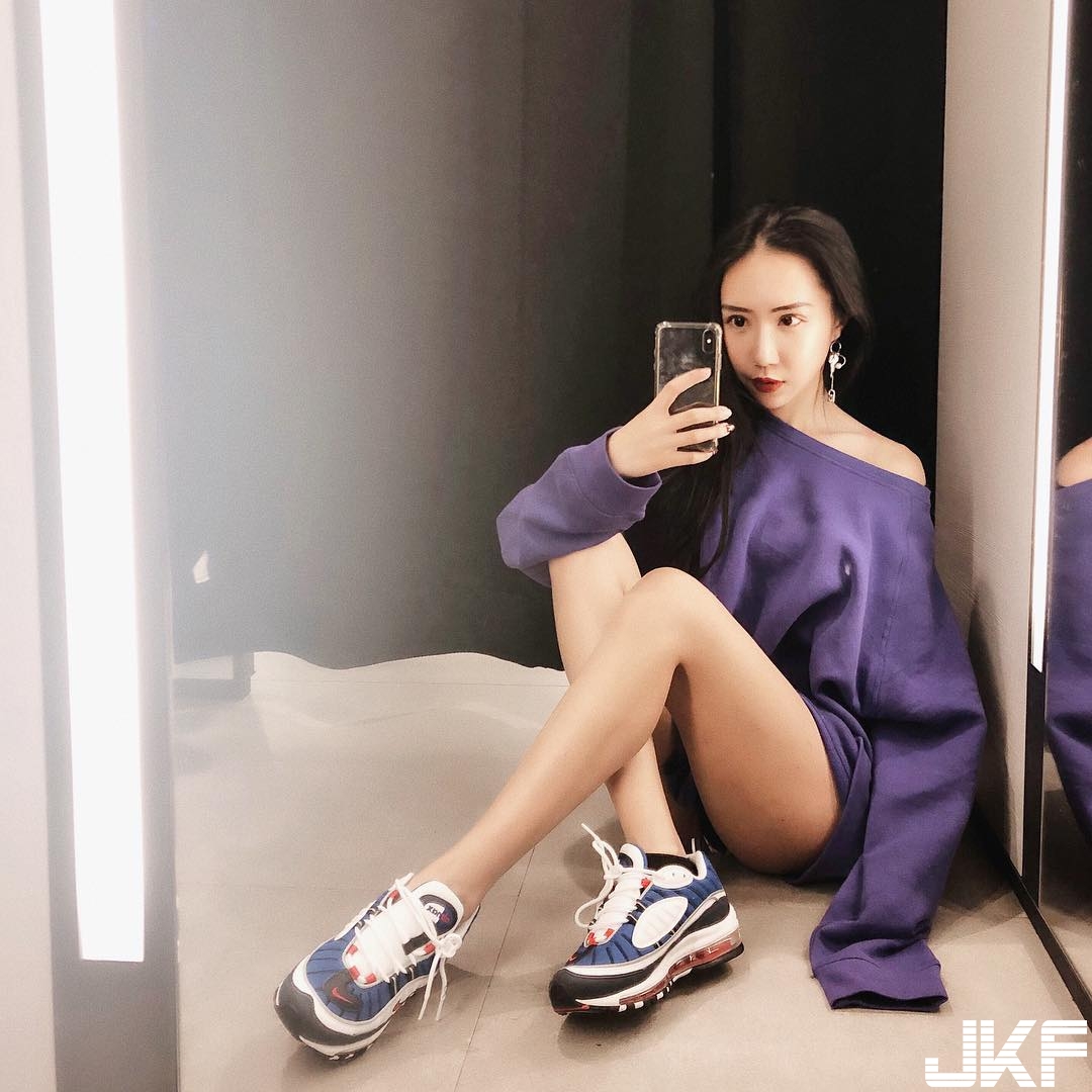 正妹深夜曬超火辣「極品美臀」！各種居家誘人視角讓人睡不著！
