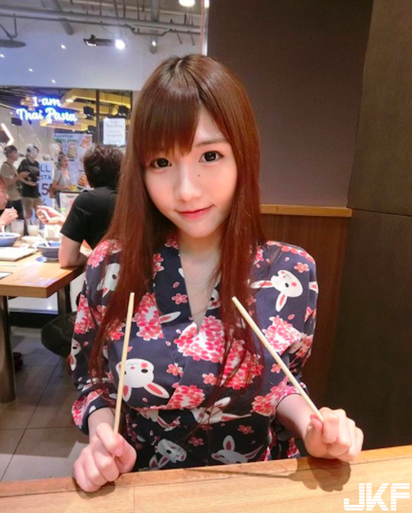 好猛！路邊驚見「極品G奶妹」神猛奶量太猖狂！超惹火「巨大上圍」畫面好銷魂…