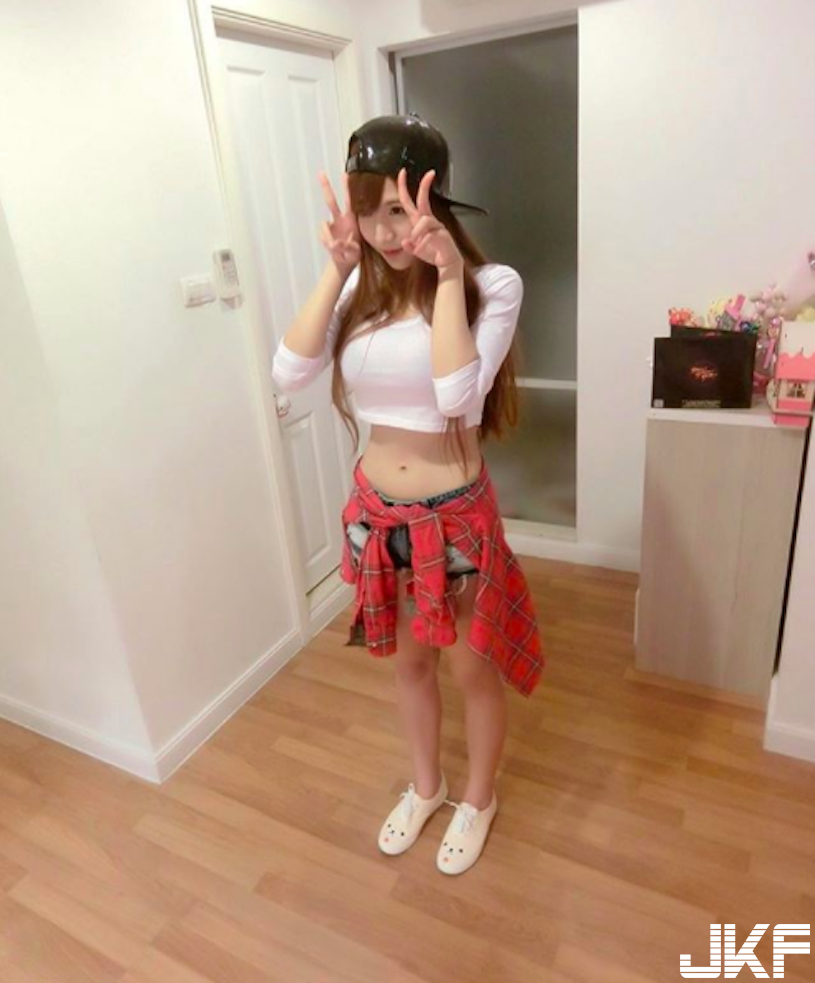 好猛！路邊驚見「極品G奶妹」神猛奶量太猖狂！超惹火「巨大上圍」畫面好銷魂…