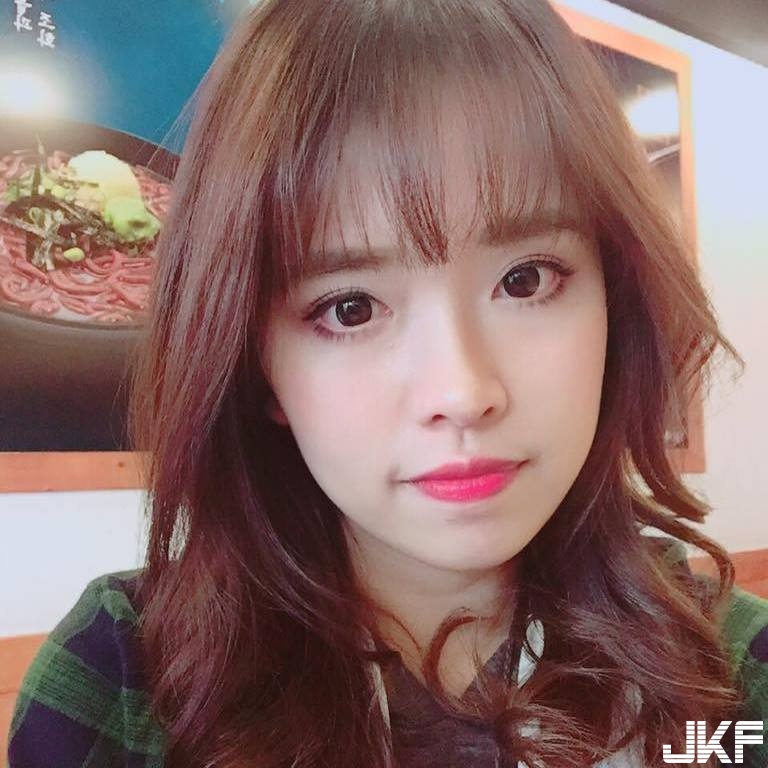 大馬童顏正妹背心下隱藏的「脾氣好兇」！無辜「純真系雙眸」好甜美！