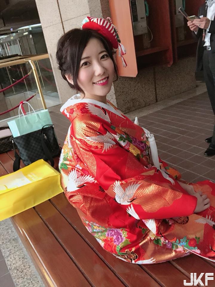 世新出美女！日文系「美乳女學生」身懷胸器，薄紗露嫩乳好害羞！