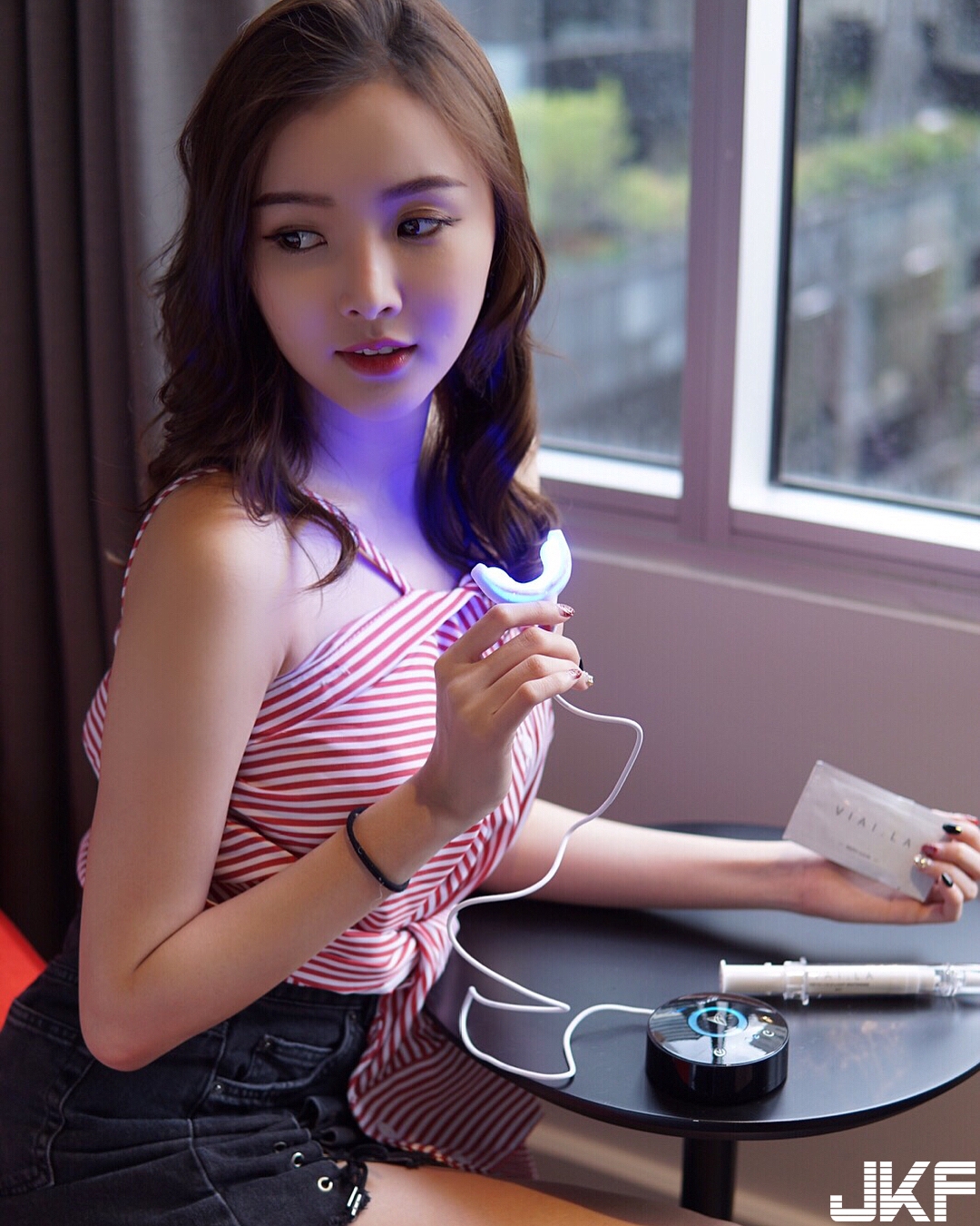 清新「吃貨正妹」脫衣服才發現是隱乳！隱藏版美食就是胸前兩顆奶！