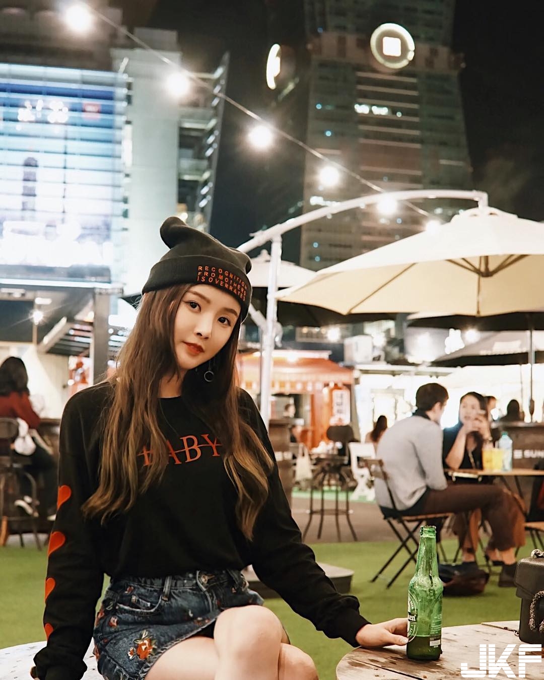 清新「吃貨正妹」脫衣服才發現是隱乳！隱藏版美食就是胸前兩顆奶！