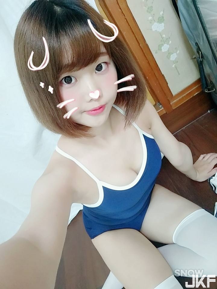 緊縛的「日系學生妹」！性感美乳身材配上禁忌的絕對領域，最誘人軟萌妹！