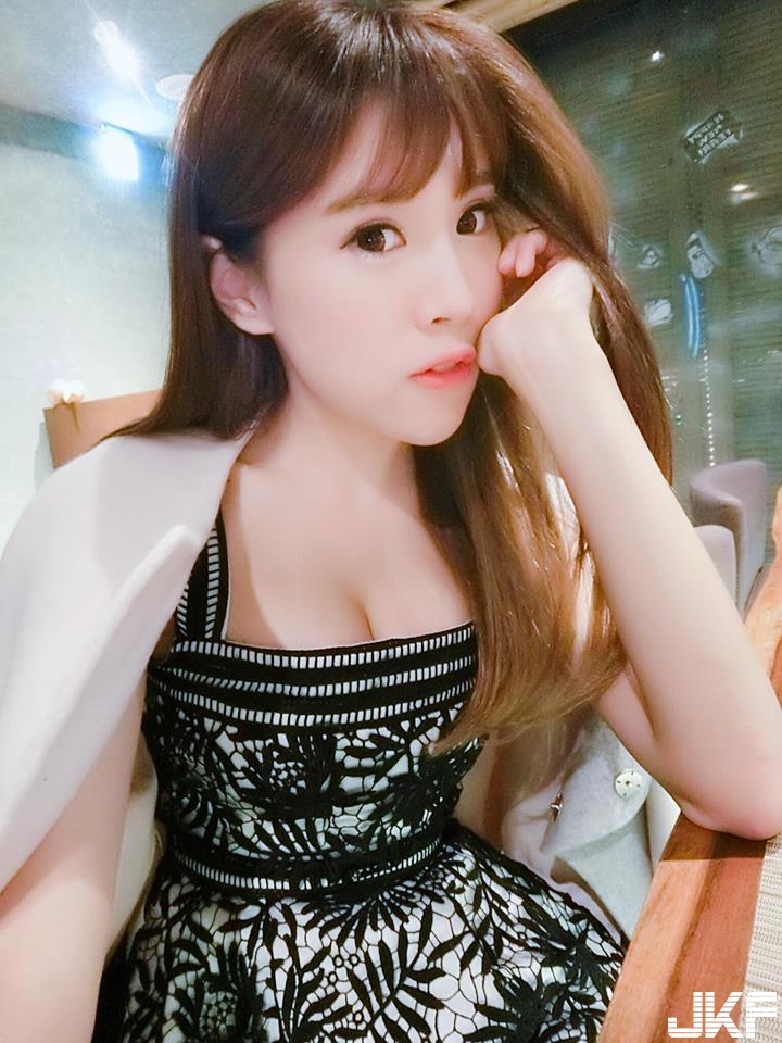 94這個形狀！正妹完美「極品水滴乳」，讓人移不開視線！