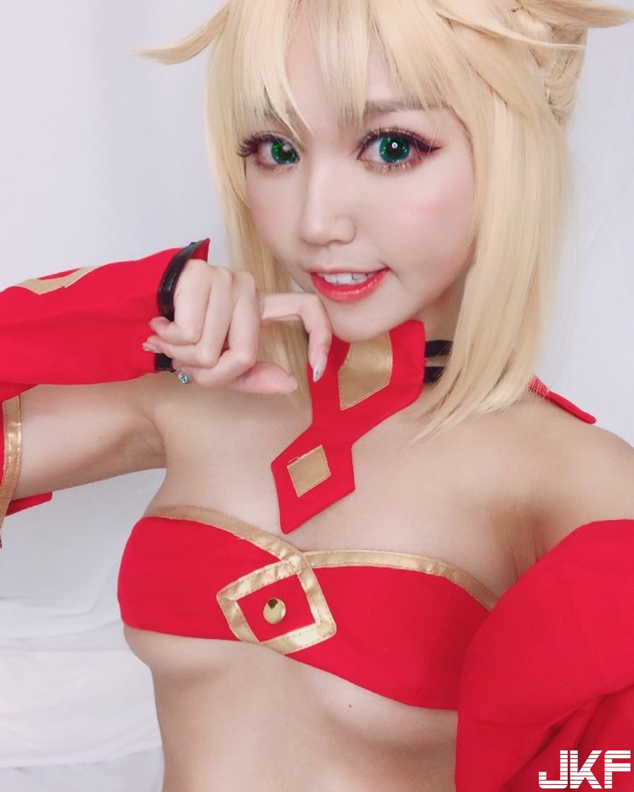 童顏巨乳「正妹Coser」奶量過人！胸前「不科學隆起」快把衣服撐爆！