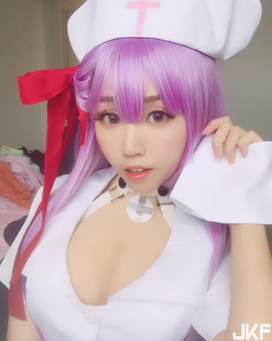 童顏巨乳「正妹Coser」奶量過人！胸前「不科學隆起」快把衣服撐爆！