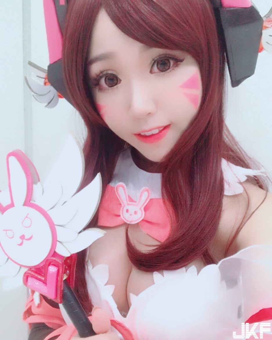 童顏巨乳「正妹Coser」奶量過人！胸前「不科學隆起」快把衣服撐爆！