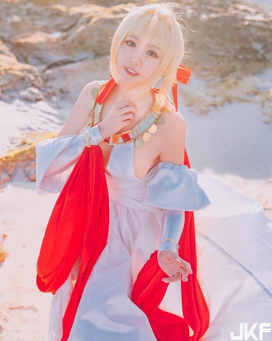 童顏巨乳「正妹Coser」奶量過人！胸前「不科學隆起」快把衣服撐爆！