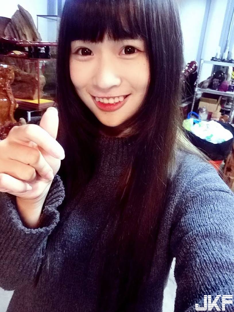 超Q童顏正妹！可愛外表下隱藏「渾圓美胸」，事業線都快蹦出了！