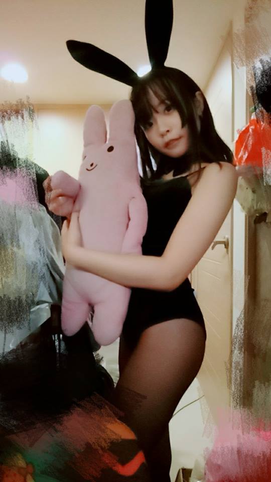 「日系少女」性感解放！低胸爆乳、超刺激比基尼震撼你的是神經！