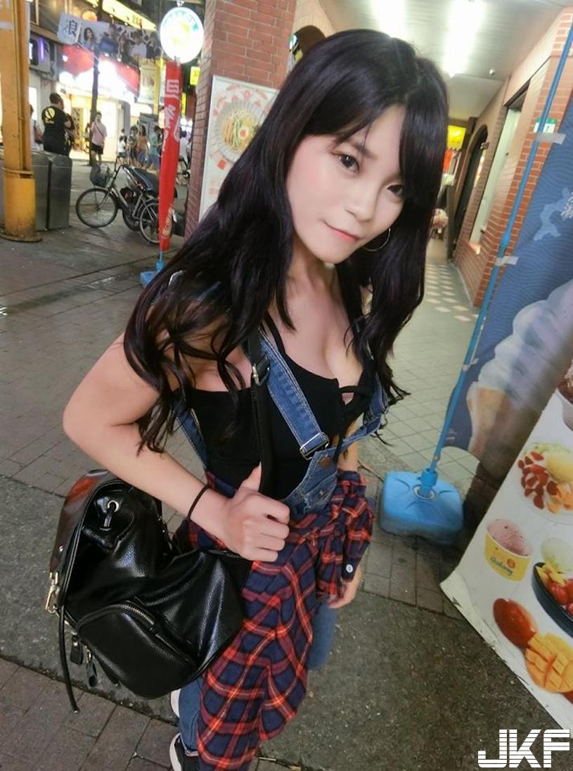 超性感「爆乳小野馬」！150身高擁有「巨大長輩」，辣照尺度超大膽！
