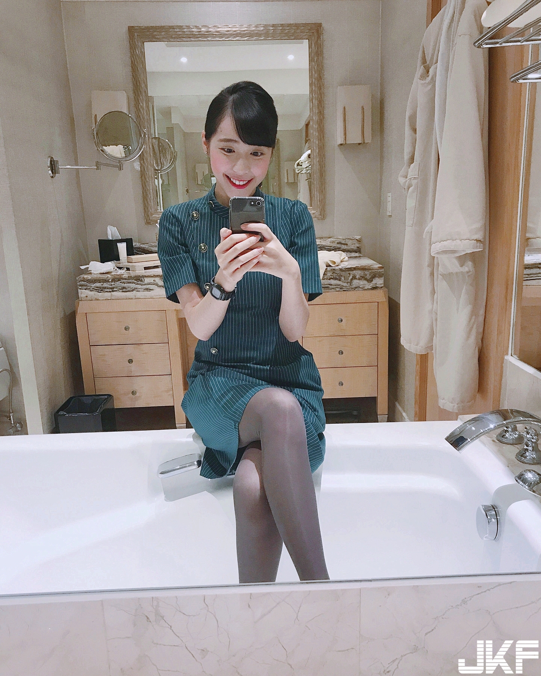 新任「正妹空服員」笑容好清新！滿分「甜美笑容」服務讓人不想下機！