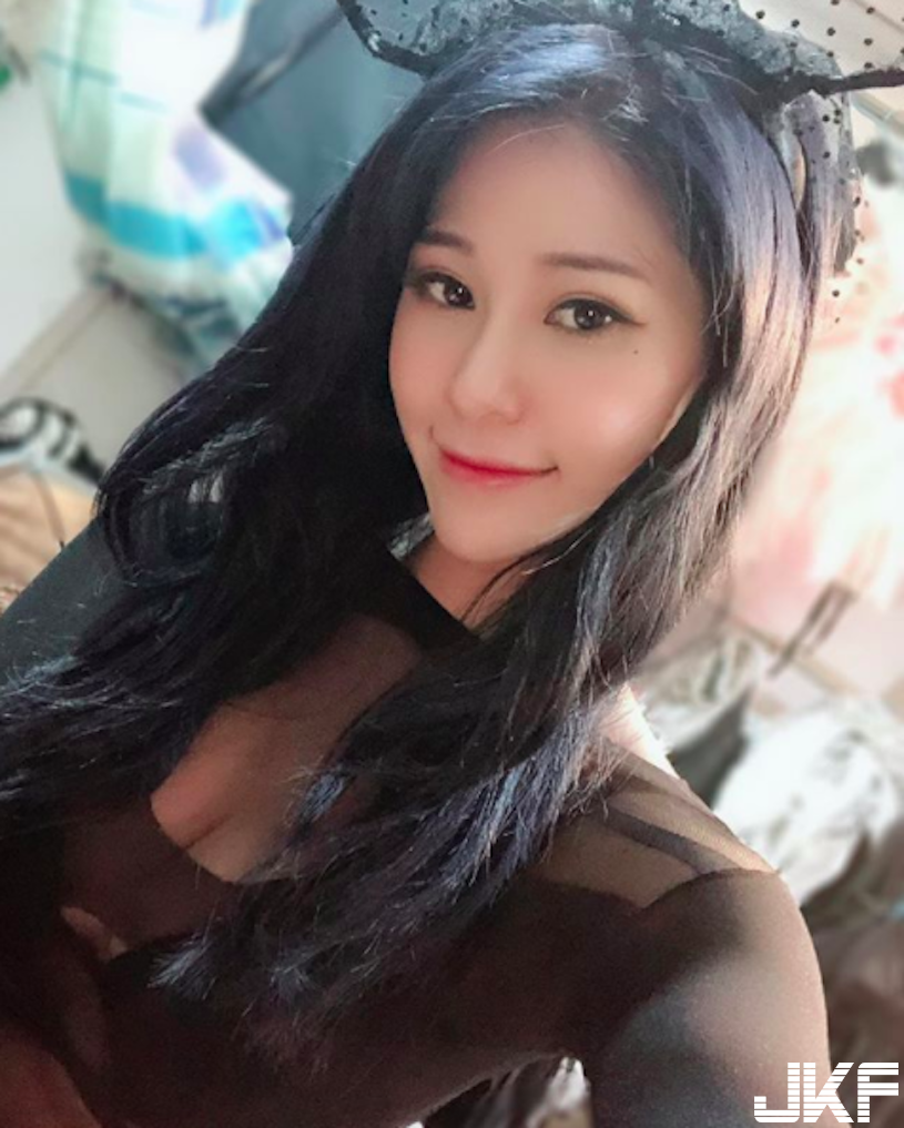 胸！網瘋傳「性感小貓咪」低胸視角好壞壞！超誘惑「飽滿乳量」畫面好害羞&#8230;
