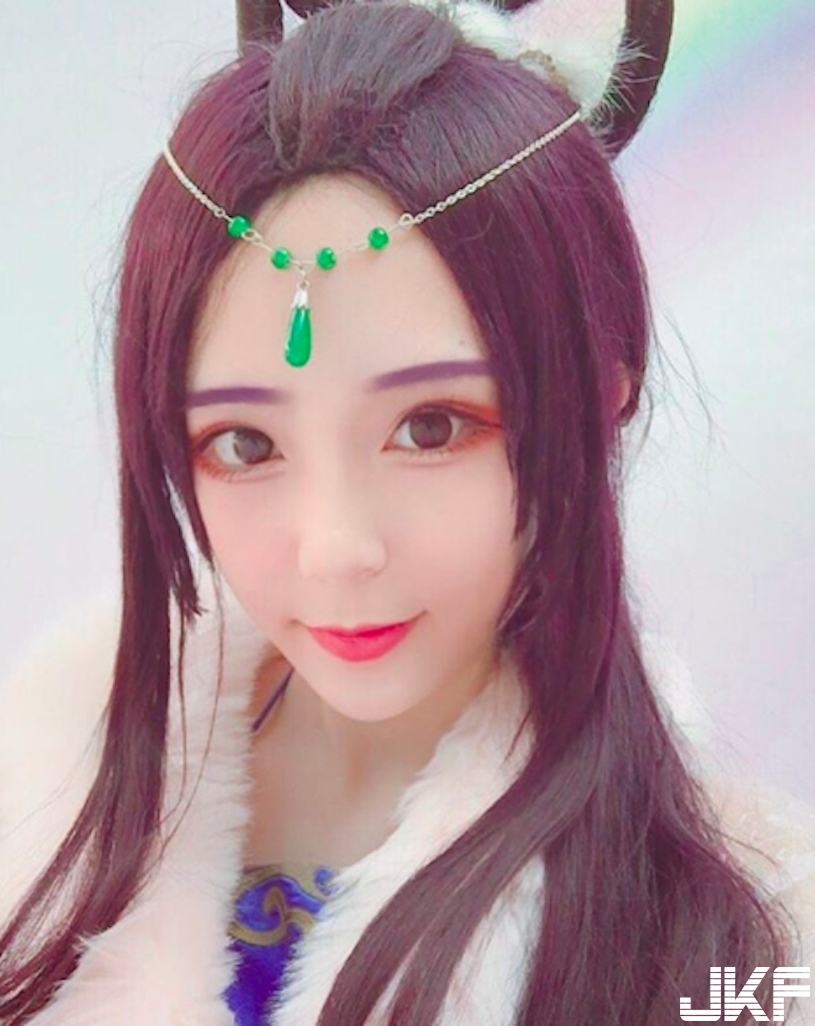 甜心 Coser 隱藏「養眼好胸」，美乳一露就讓人著迷！