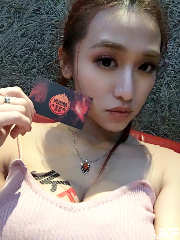 「挑逗女王Cami」穿上超邪惡透視裝揮舞皮鞭！「過激調教」影片超尺度！