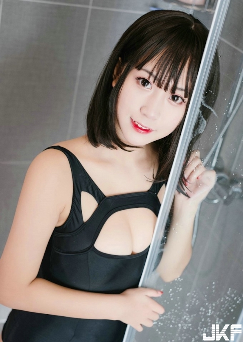 「爆乳蘿莉」幫你洗澡！史庫水濕身誘惑，「飽滿視角」讓人超想犯罪！