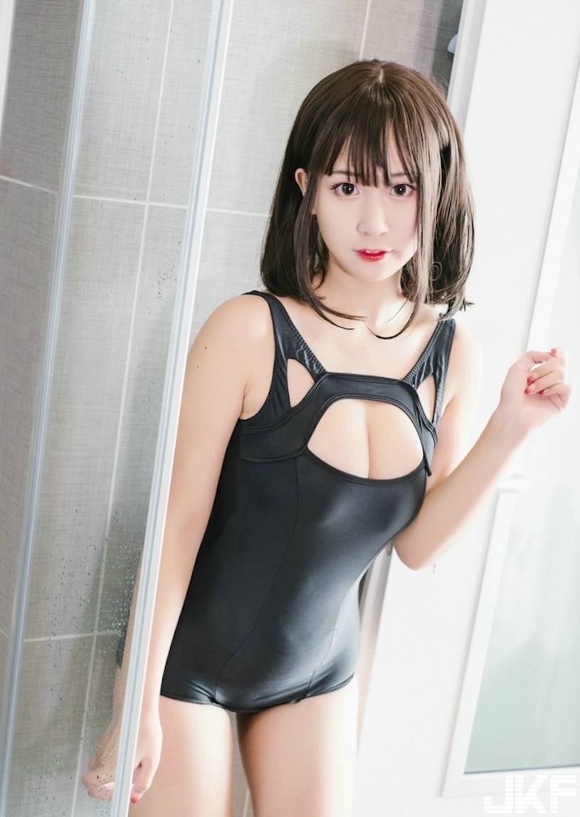 「爆乳蘿莉」幫你洗澡！史庫水濕身誘惑，「飽滿視角」讓人超想犯罪！
