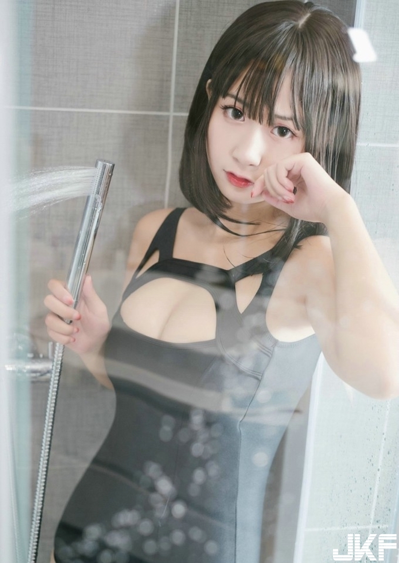「爆乳蘿莉」幫你洗澡！史庫水濕身誘惑，「飽滿視角」讓人超想犯罪！