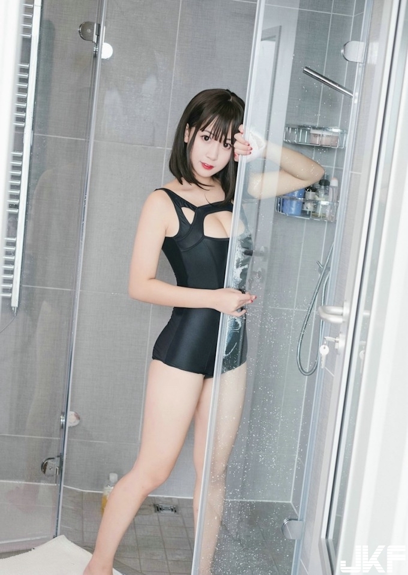 「爆乳蘿莉」幫你洗澡！史庫水濕身誘惑，「飽滿視角」讓人超想犯罪！