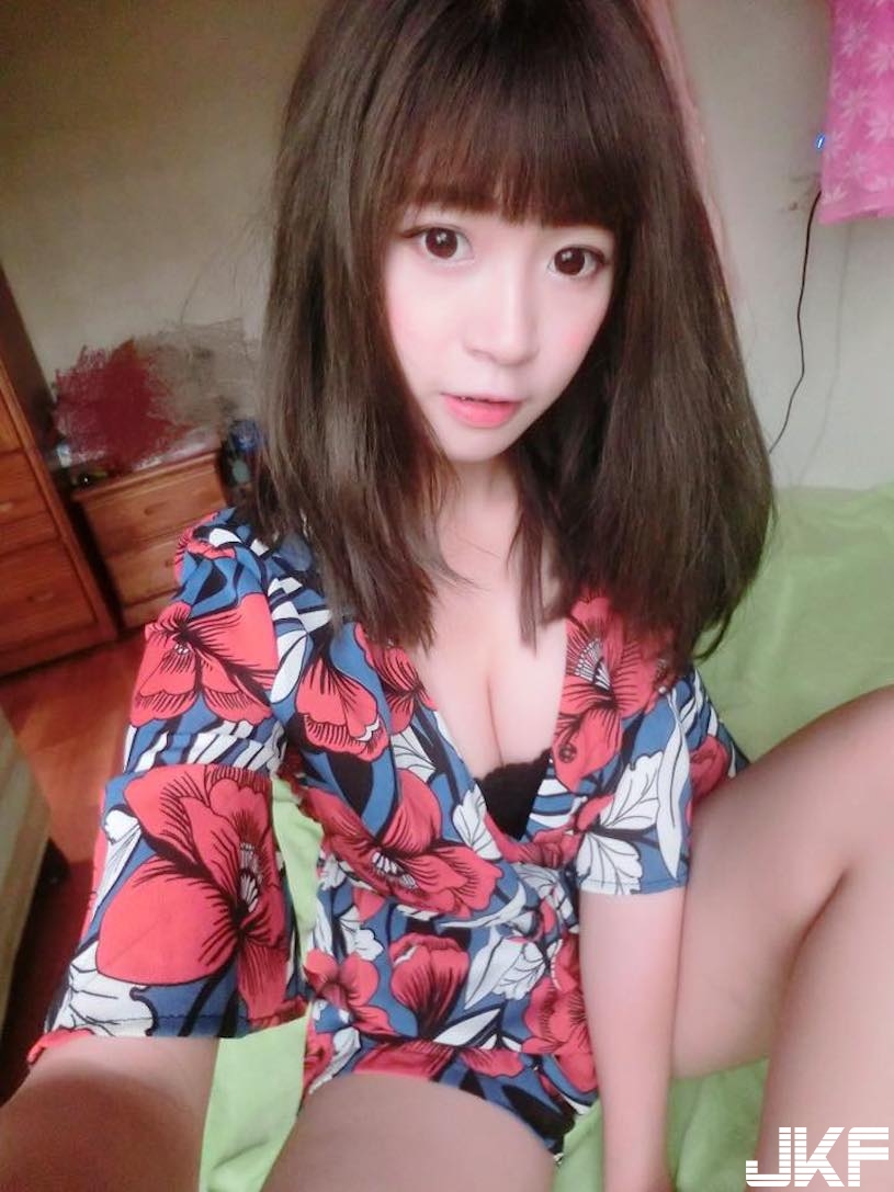 「鷹架妹」32E美胸好噴血！性感的誘人視角，網友都暴動了！
