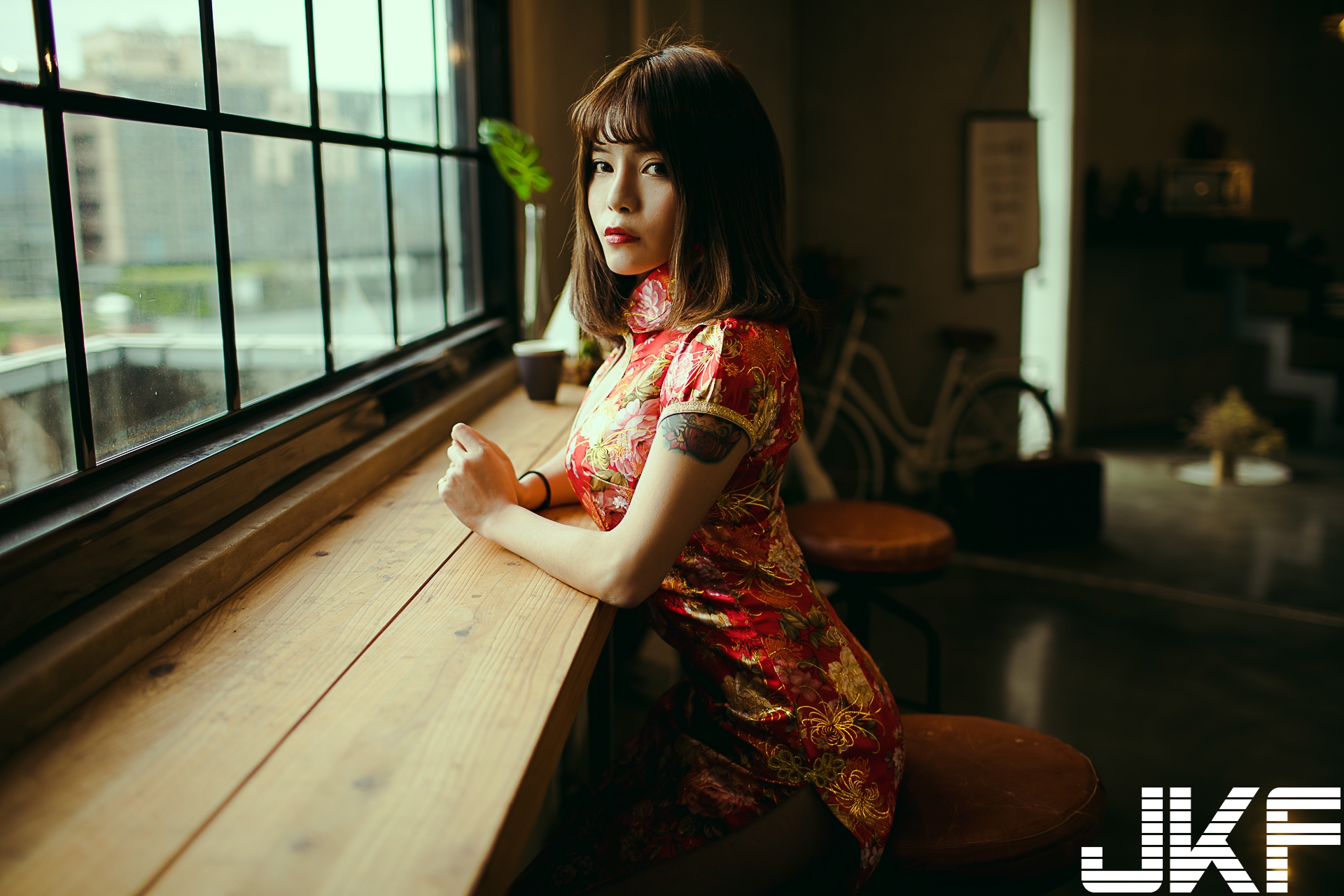 「爆乳小隻馬」的居家誘惑！超惹火身材讓家裡每處都變成「情慾角落」！