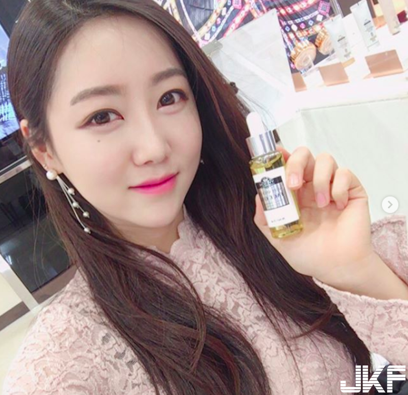 超火辣！爆乳「比基尼奶妹」海邊釋放乳量！邪惡的「美胸視角」真的好誘惑…