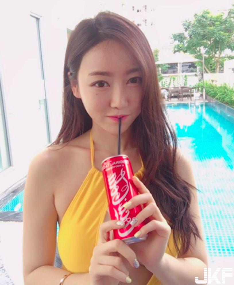超火辣！爆乳「比基尼奶妹」海邊釋放乳量！邪惡的「美胸視角」真的好誘惑…