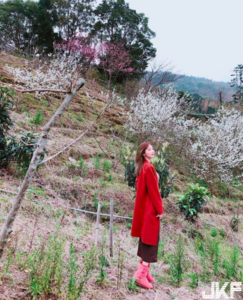 年節限定！「火辣旗袍正妹」胸前大好風光！「渾圓白皙」中路開開佔據整個畫面！