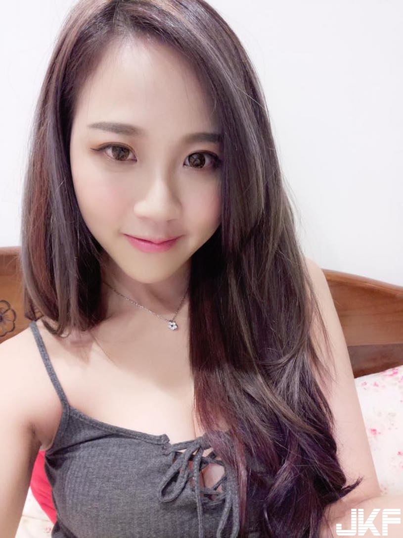 台灣女老師「爆乳發熱內衣」奶量太厲害了啦…超邪惡「低胸畫面」引網友瘋傳！