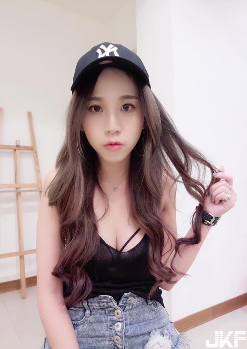 【WPT扑克】台灣女老師「爆乳發熱內衣」奶量太厲害了啦…超邪惡「低胸畫面」引網友瘋傳！