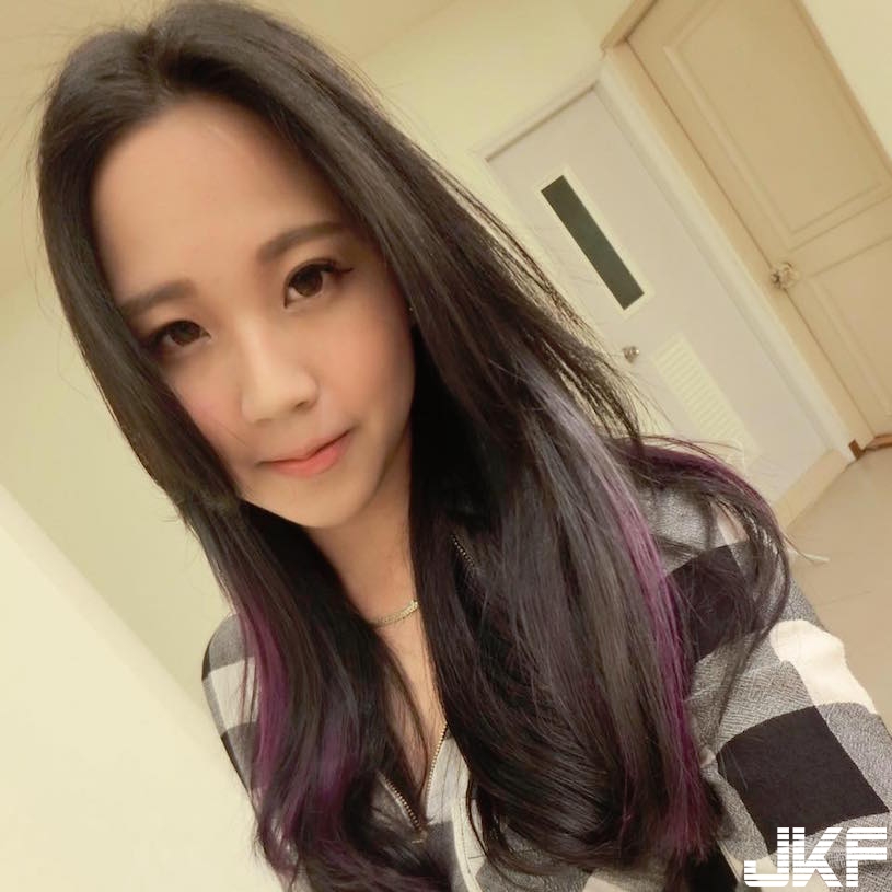 台灣女老師「爆乳發熱內衣」奶量太厲害了啦…超邪惡「低胸畫面」引網友瘋傳！