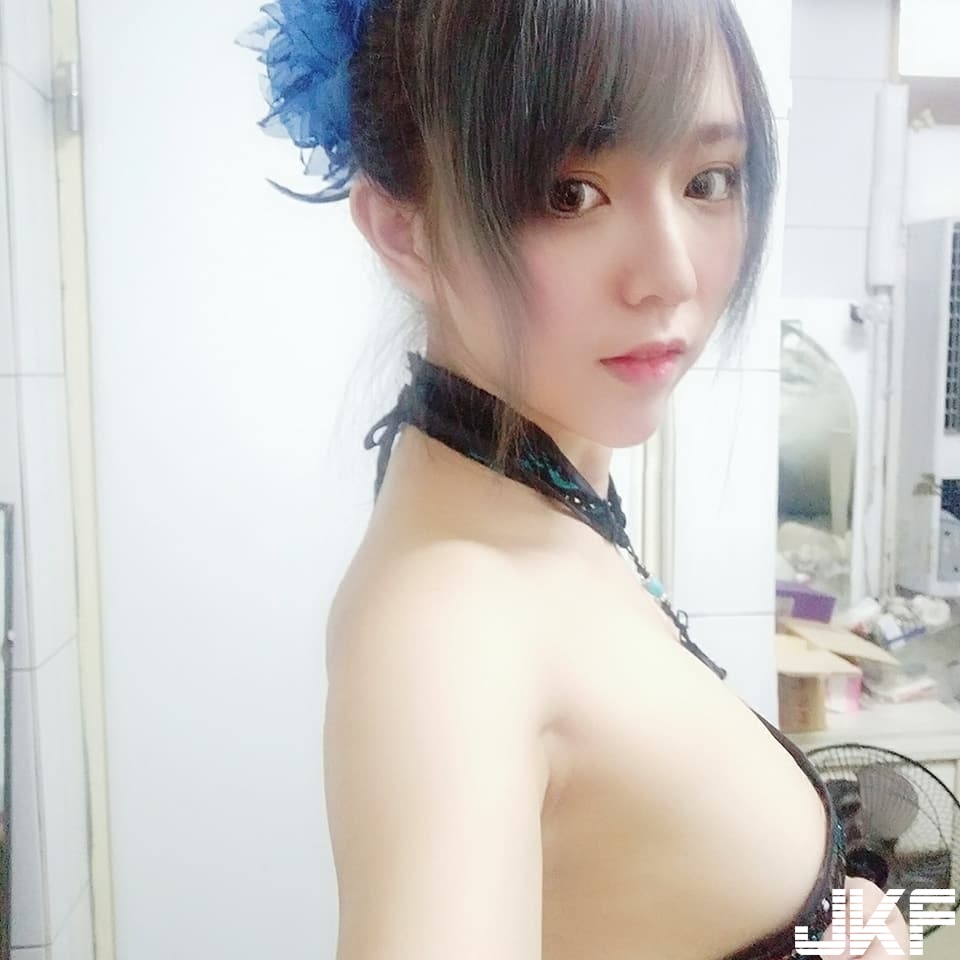 狐狸妹子「豪乳身材」好邪惡！肚兜綁帶鬆脫露半球　胸前白嫩渾圓超飽滿！