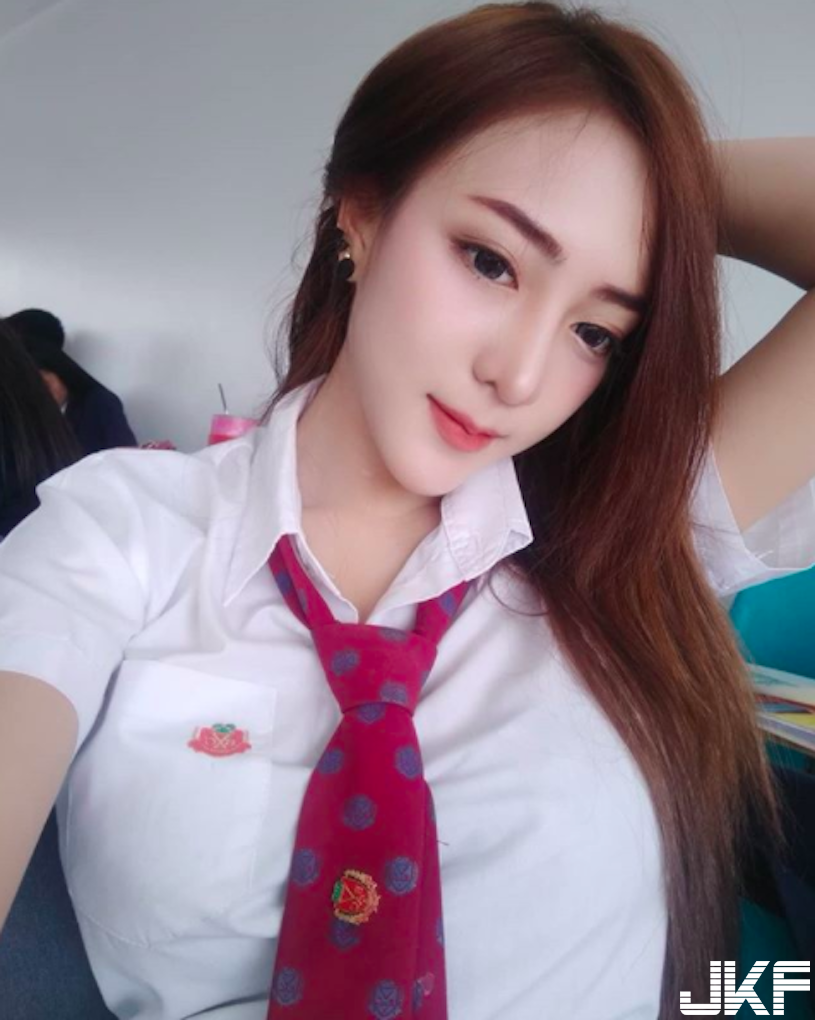 捕獲辦公室巨乳正妹！用渾圓大長輩辦公，私下還超愛露火辣身材！