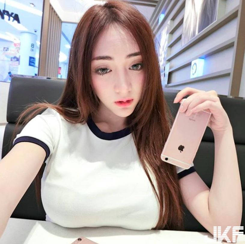 捕獲辦公室巨乳正妹！用渾圓大長輩辦公，私下還超愛露火辣身材！