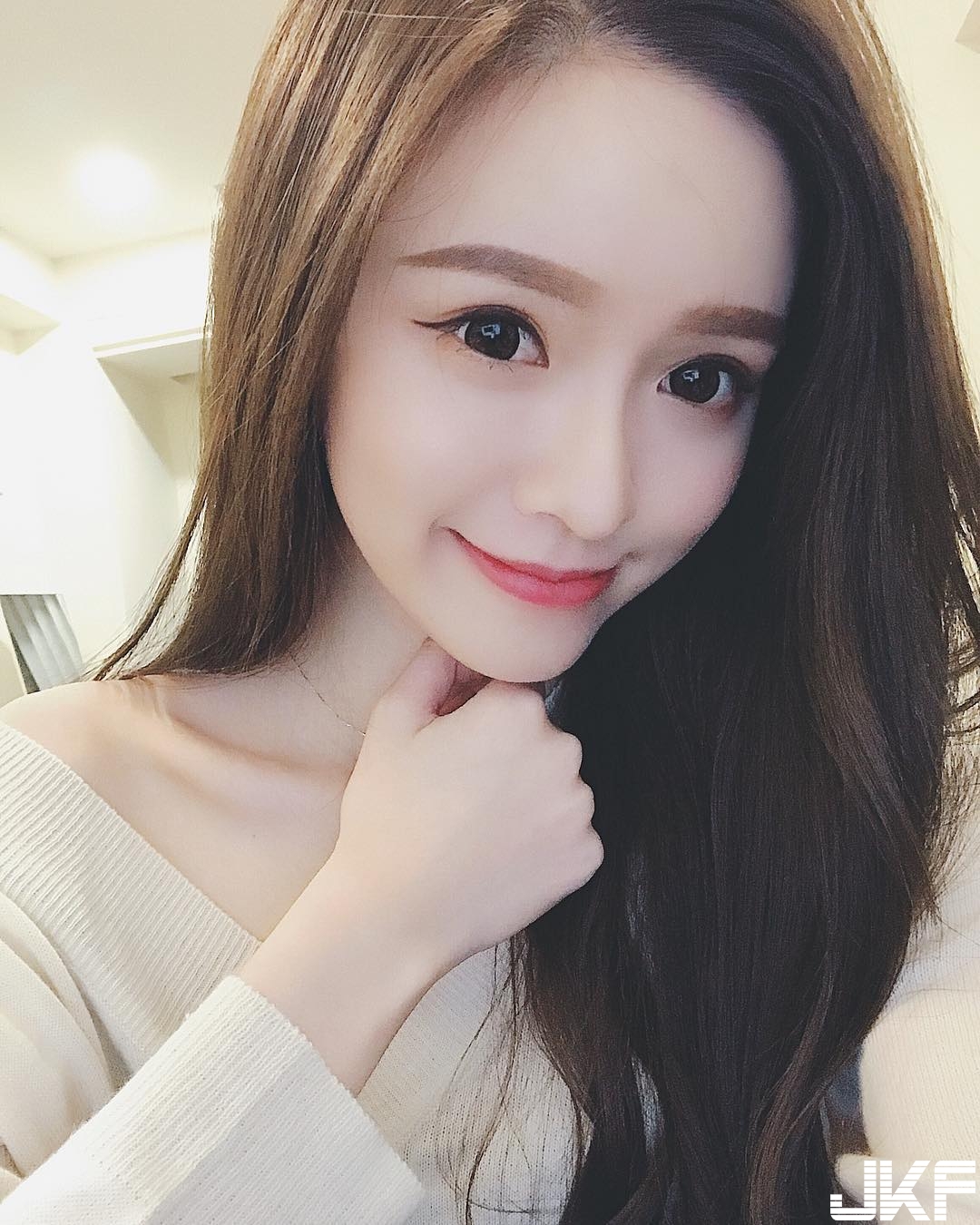 網拍電眼小模「清新臉龐」讓人好戀愛！犯規「白皙長腿」性感又吸睛！
