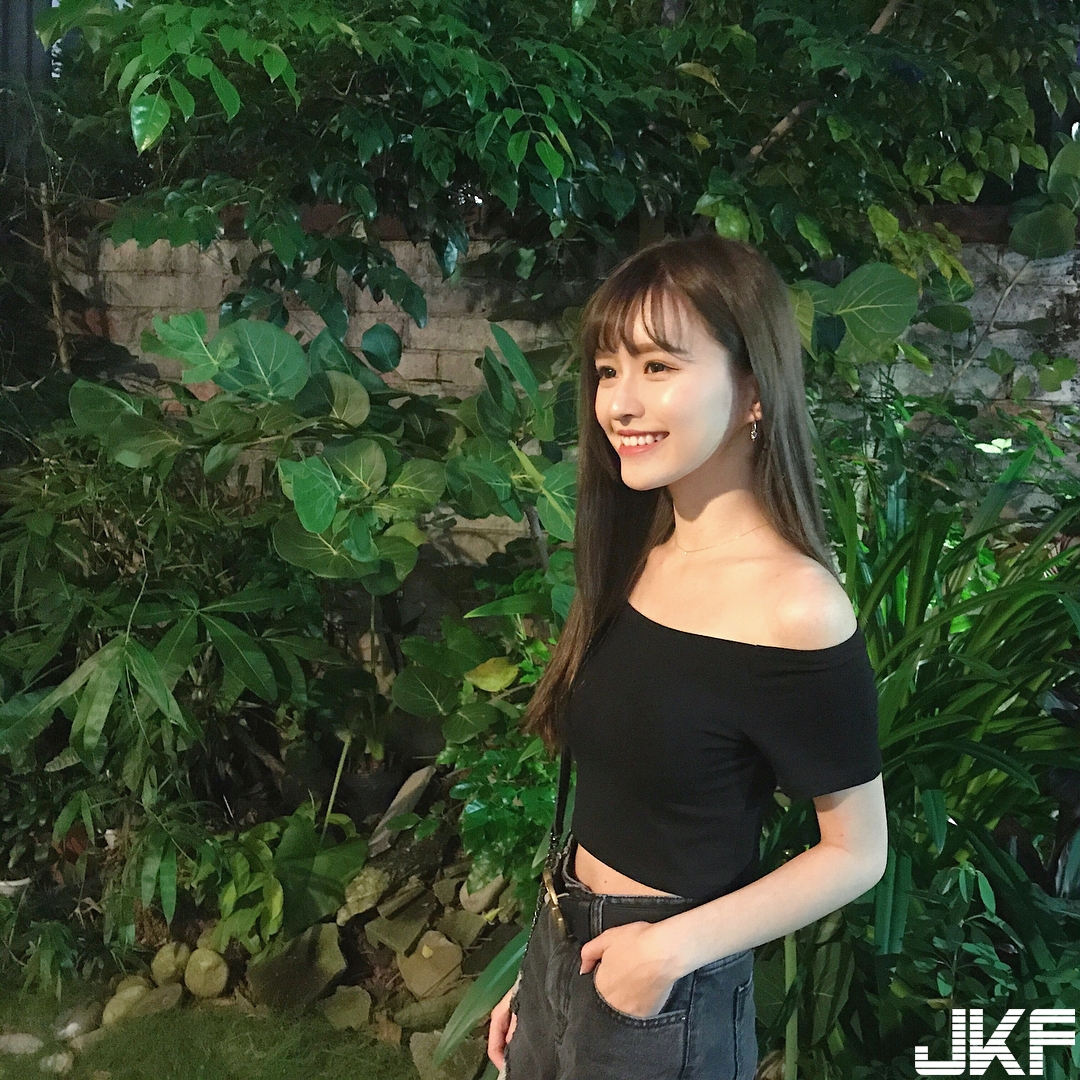 網拍電眼小模「清新臉龐」讓人好戀愛！犯規「白皙長腿」性感又吸睛！