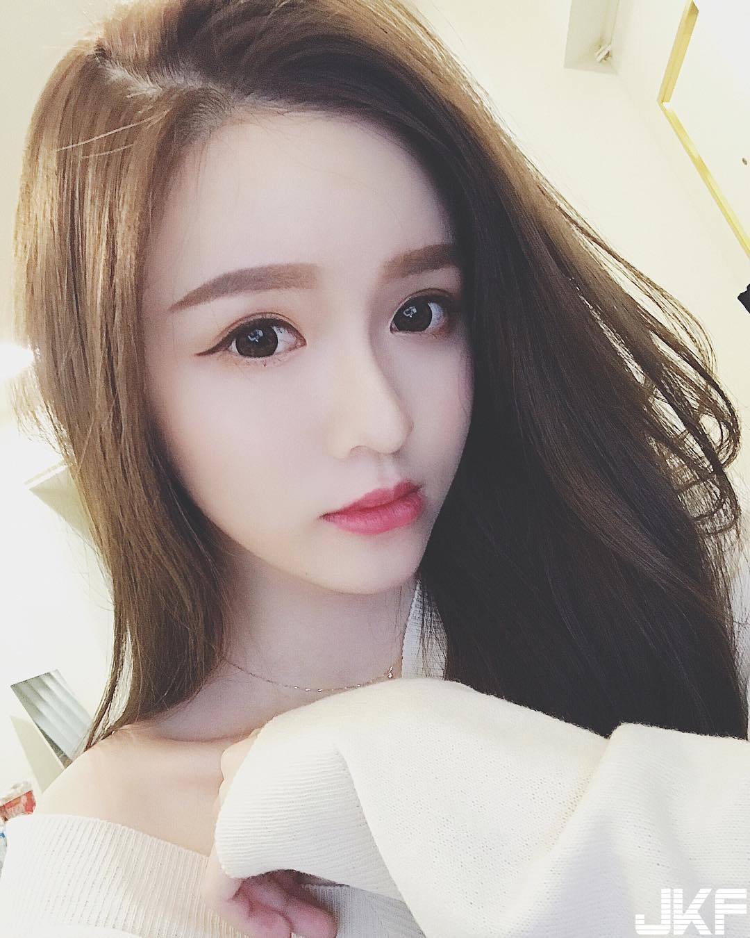 網拍電眼小模「清新臉龐」讓人好戀愛！犯規「白皙長腿」性感又吸睛！