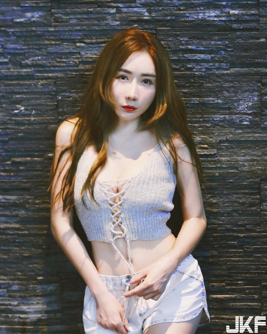 雪藏奶奶才不會壞！美乳正妹雪地裡「中路大開」冰凍奶球永保新鮮！