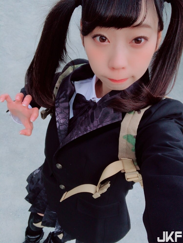 最性感貓女「爆乳求收編」！大露壓迫力十足的巨乳身材　雙乳球份量太過火！