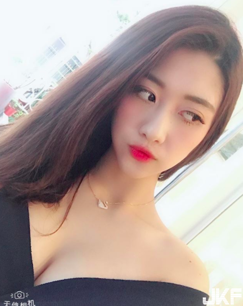 公園捕獲「白嫩大奶正妹」！臉蛋的氣質100分奶奶卻兇到不行 網：奶神！