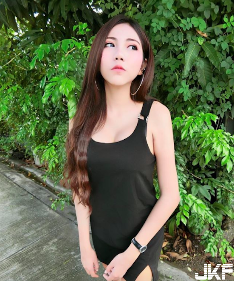 姊姊好壞！「E奶爆乳妹」白皙半球太邪惡啦！超誘惑的「美奶視角」讓人血脈噴張…