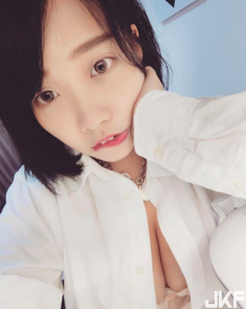 美乳畫面太猛！正妹「火辣福利」讓人受不了，傳送門裡都是「爆乳視角」！