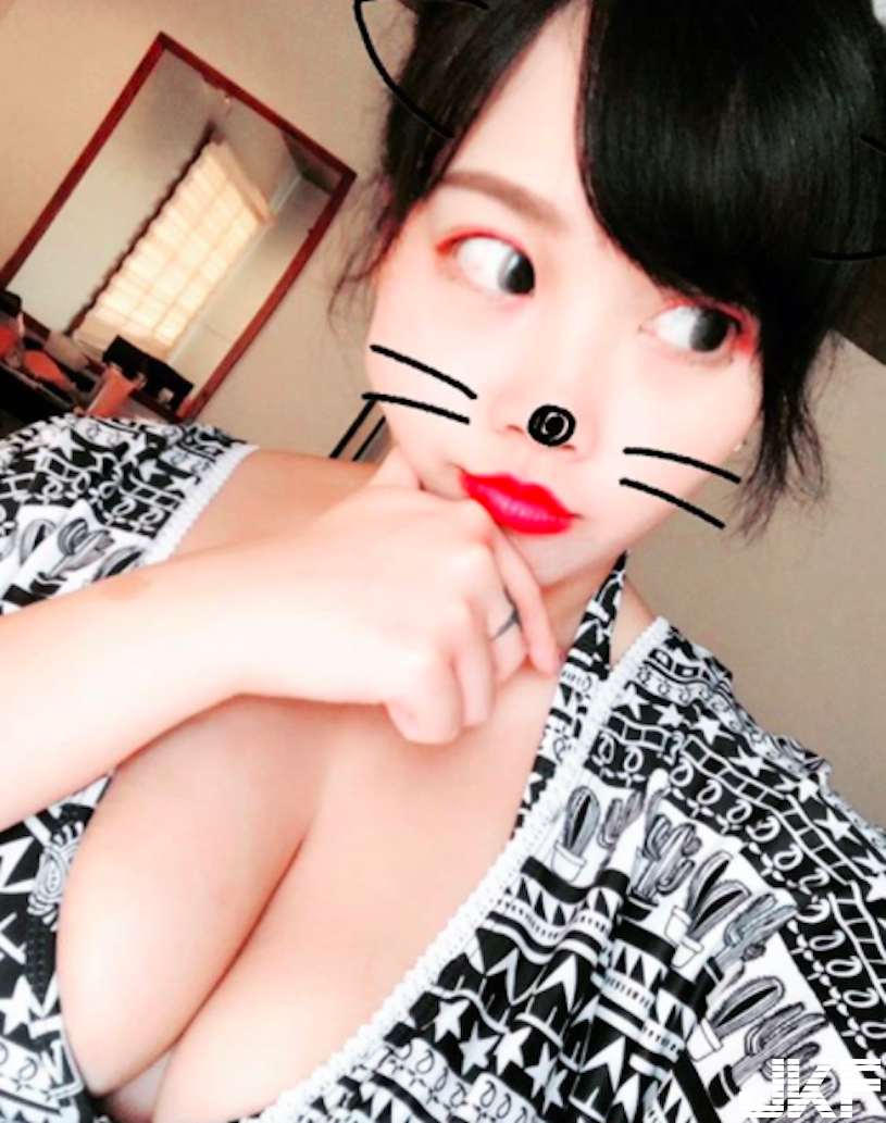 美乳畫面太猛！正妹「火辣福利」讓人受不了，傳送門裡都是「爆乳視角」！