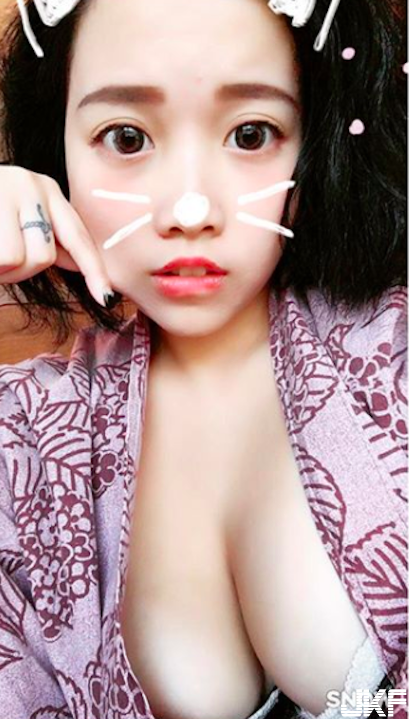美乳畫面太猛！正妹「火辣福利」讓人受不了，傳送門裡都是「爆乳視角」！