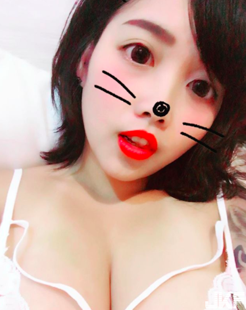 美乳畫面太猛！正妹「火辣福利」讓人受不了，傳送門裡都是「爆乳視角」！